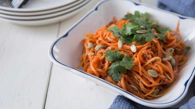 Mausteinen porkkanaspagetti – helppo kasvislisäke